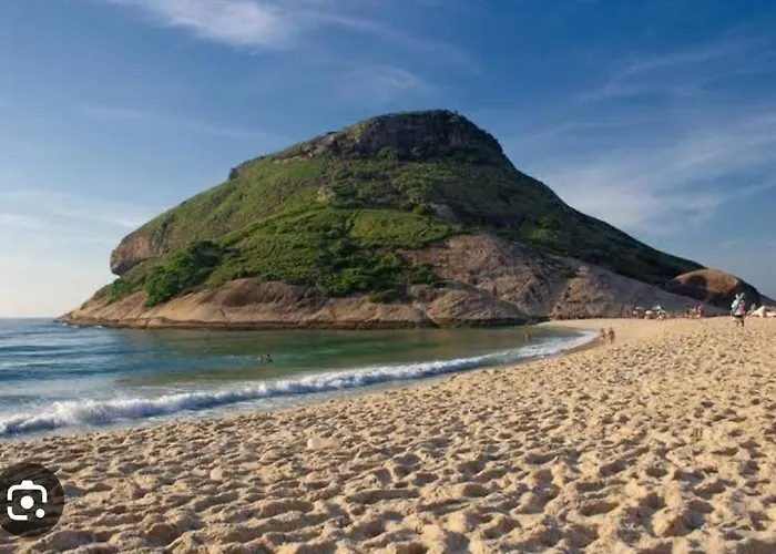 Kitnet A Uma Quadra Da Praia. Rio de Janeiro